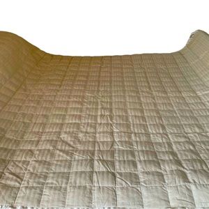 Queen size 75% white down blanket. No rips stains or tears. Beautiful